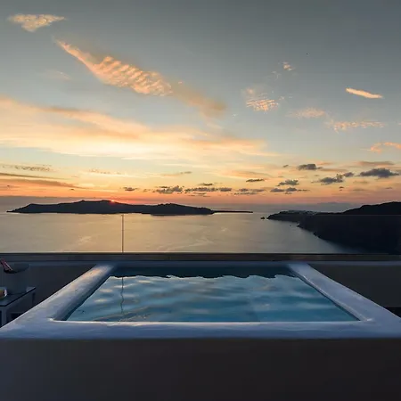 Pantheon Deluxe Hotel 4*