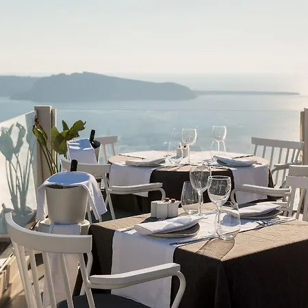 Pantheon Deluxe 4* Imerovigli (Santorini)
