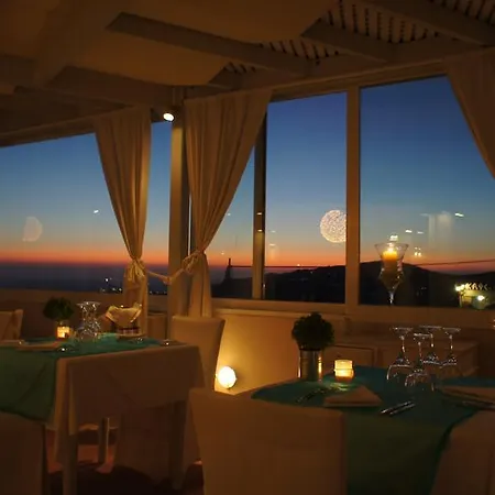 Hotel Pantheon Deluxe Imerovigli (Santorini)