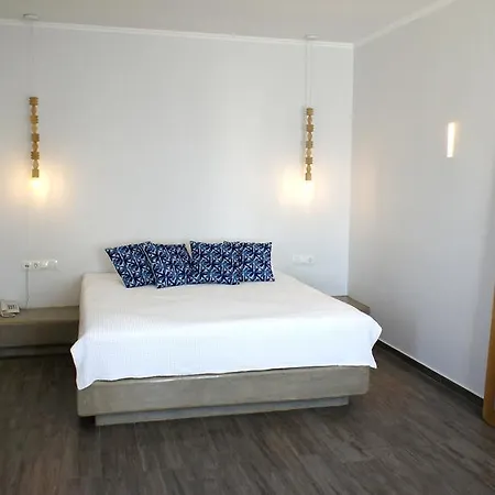 Pantheon Deluxe Imerovigli (Santorini)
