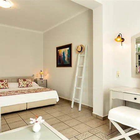 Pantheon Deluxe Hotel 4*