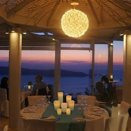 Pantheon Deluxe 4* Imerovigli (Santorini)