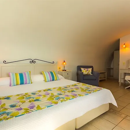 Hotel Pantheon Deluxe Imerovigli (Santorini)