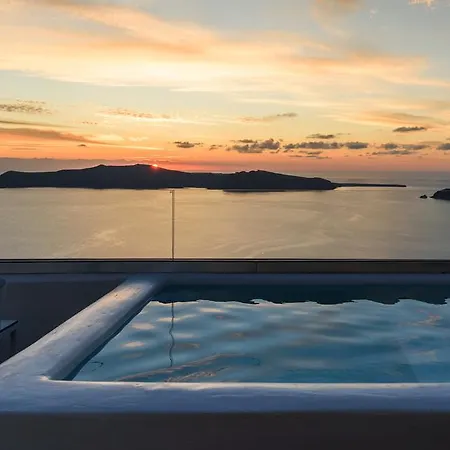 Pantheon Deluxe 4* Imerovigli (Santorini)