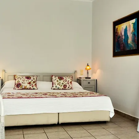 Hotel Pantheon Deluxe 4*