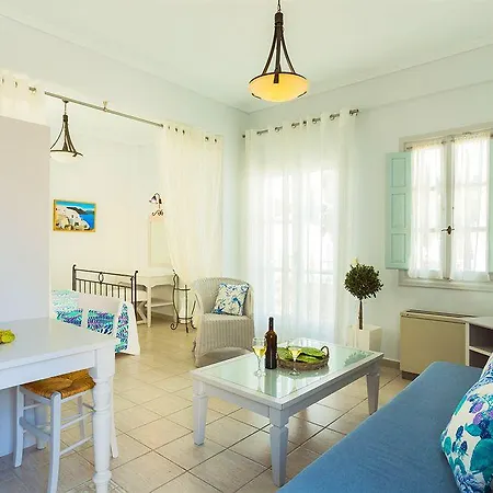 Pantheon Deluxe Imerovigli (Santorini)