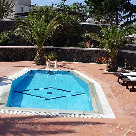 Pantheon Deluxe 4* Imerovigli (Santorini)